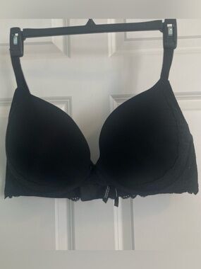 Torrid 46DD push-up plunge black with side lace detail underwire bra